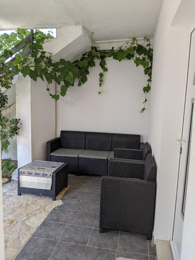 Emilija Apartments Privlaka Exterior foto